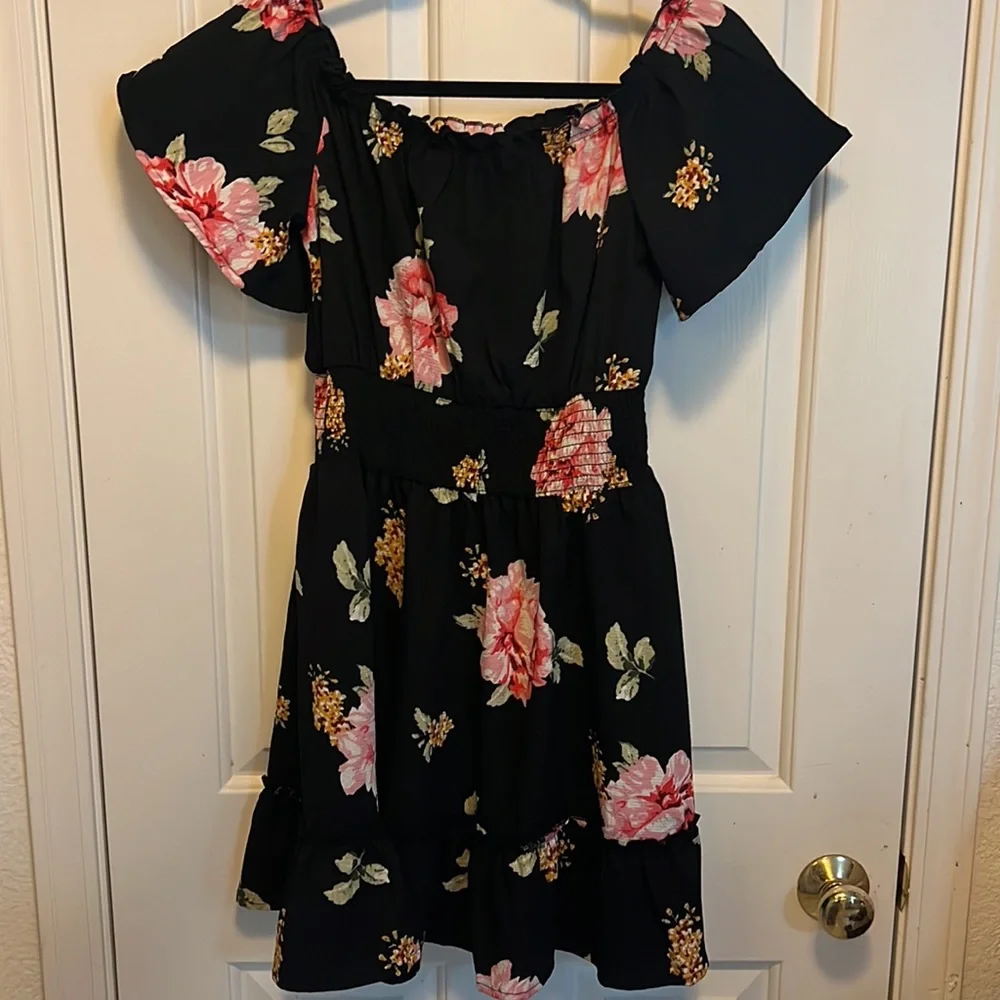 Dress - Picture 9 of 10
